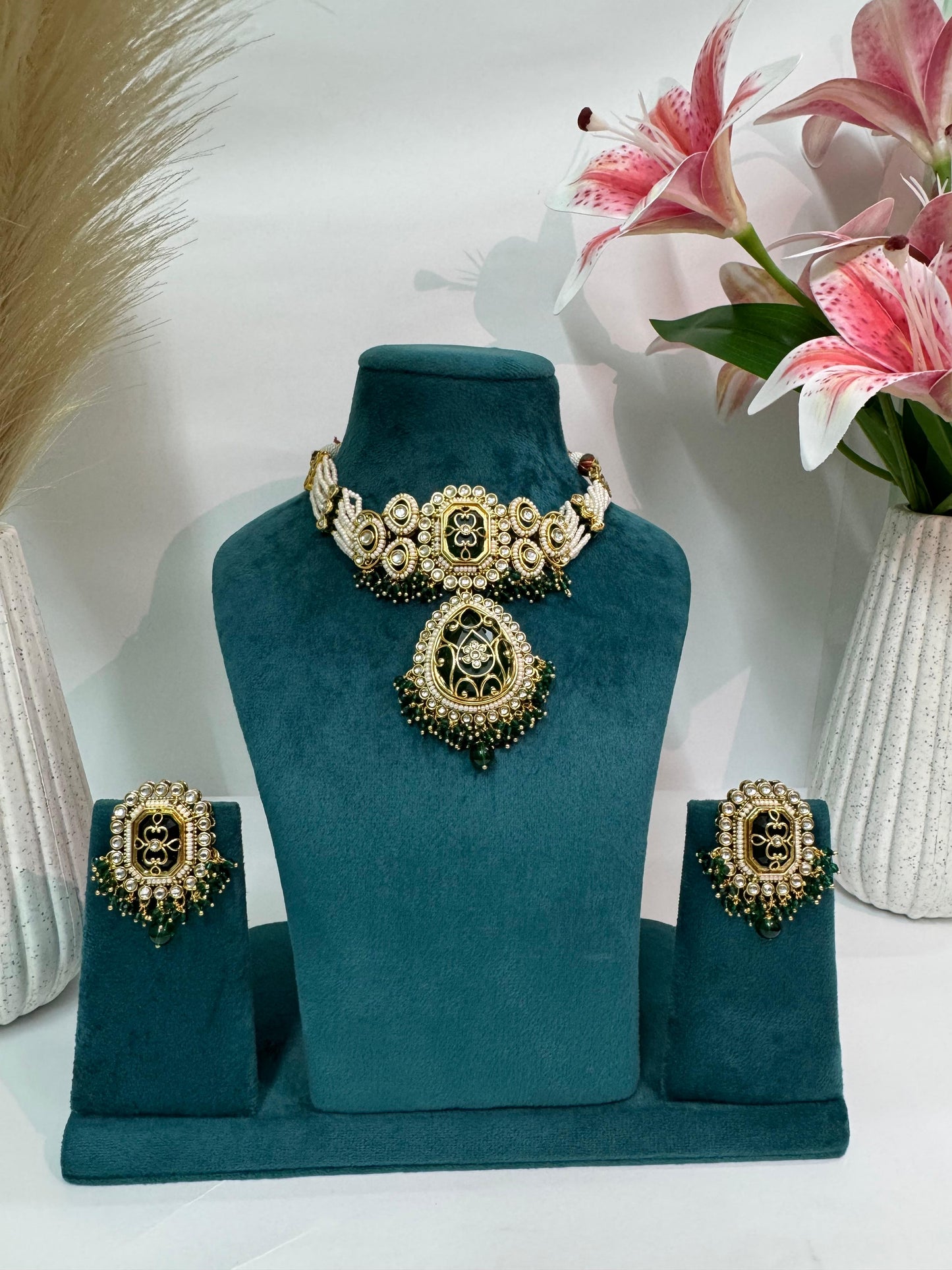Aurea Noir Royale Kundan Choker Set