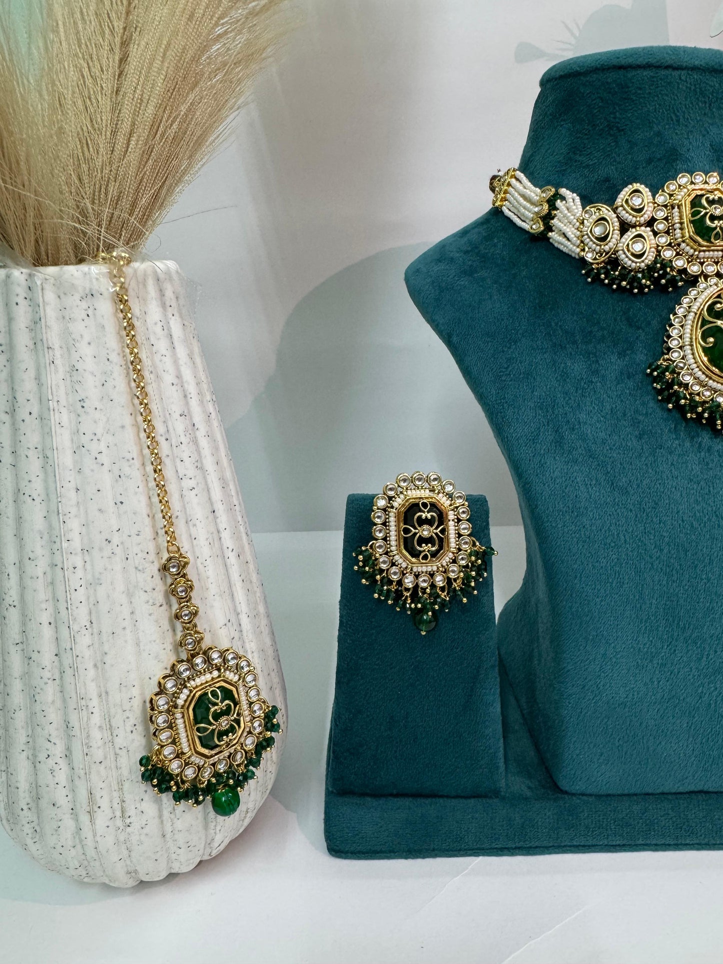 Aurea Emerald Royale Kundan Choker Set