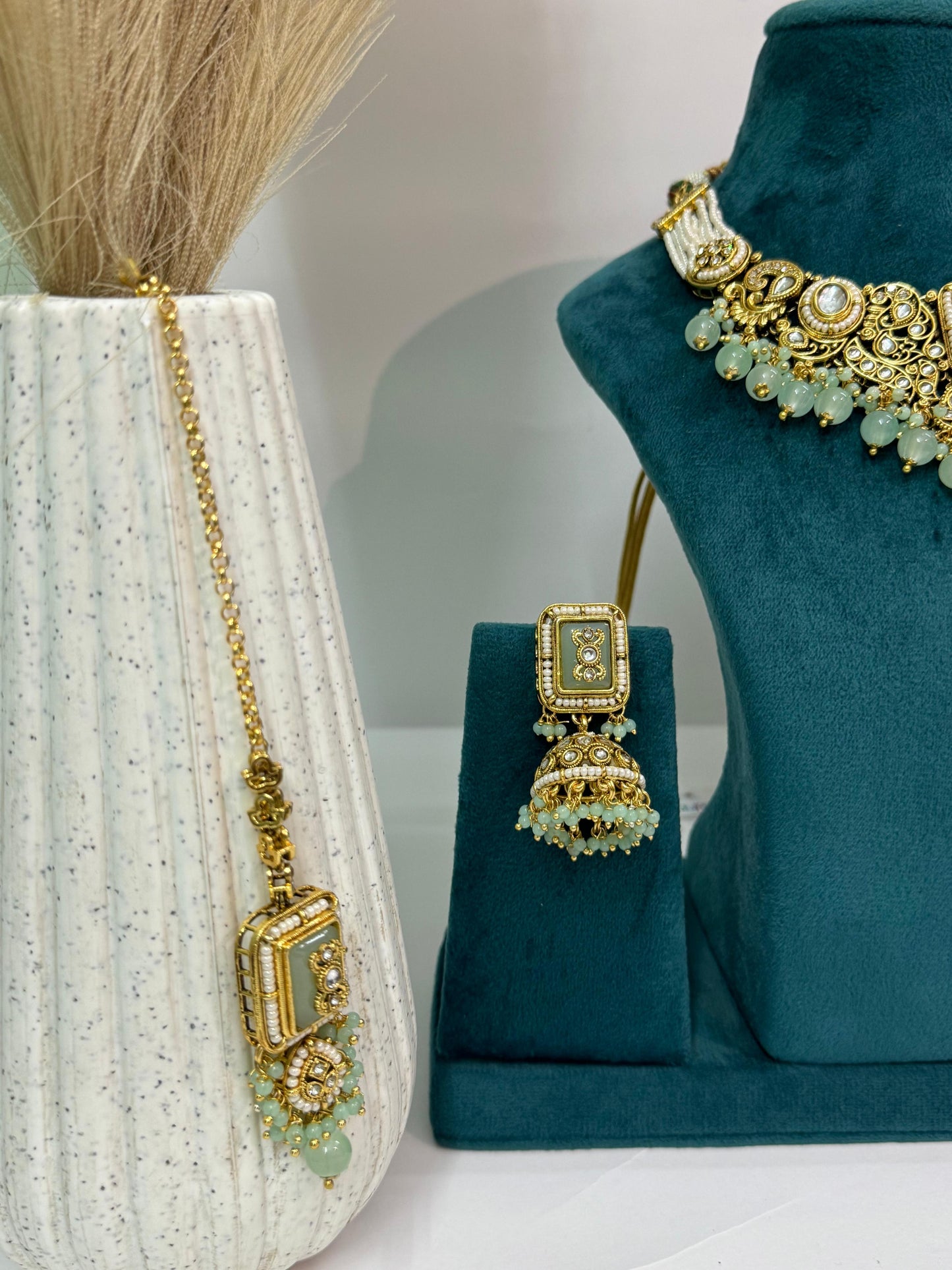 Auréa Meher Emerald Heritage Necklace Set